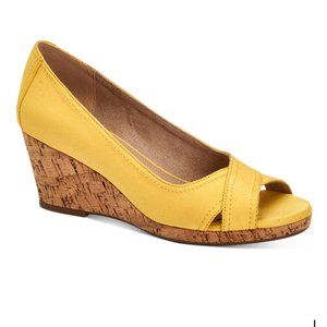 SUMMER! Toniie Wedge Sandals | 9m | Yellow Suede ⭐️ 🌟